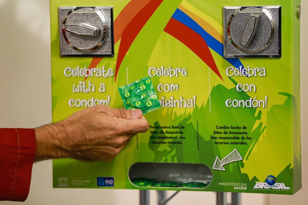Máquina de camisinhas da Vila Olímpica. Essa, esperamos, não vai dar problema (Foto: Buda Mendes/Getty Images)