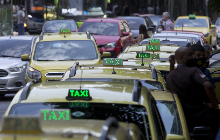 Fila de táxi no Rio