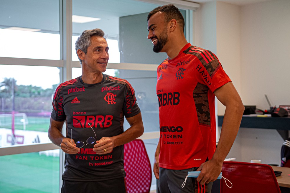 Paulo Sousa e Fabrício Bruno, novo reforço do Flamengo  — Foto: Paula Reis/CRF
