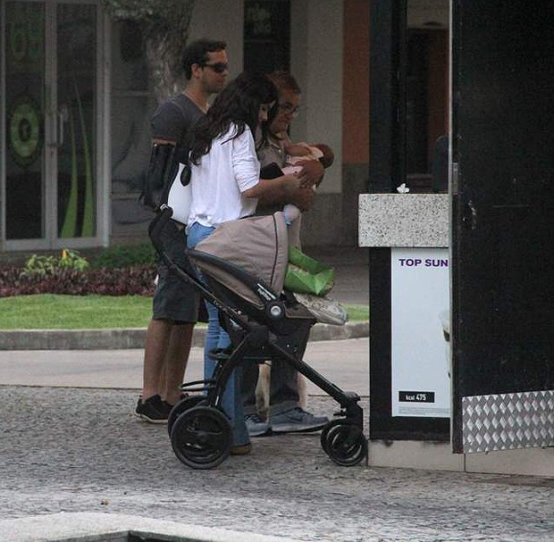 Vanessa com a filha e o pai (Foto: Rodrigo dos Anjos / AgNews)