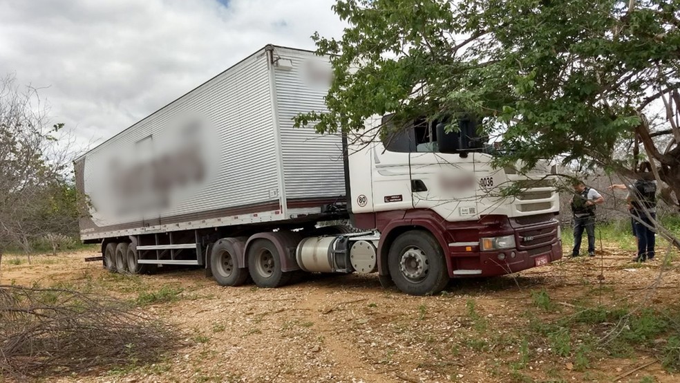Caminhão foi recuperado pela Polícia Civil na Paraíba (Foto: João Joaldo/Polícia Civil da Paraíba)