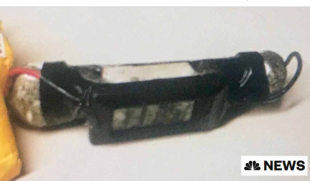 Imagem obtida pela rede NBC mostra uma das possíveis bombas apreendidas nos EUA — Foto: NBC