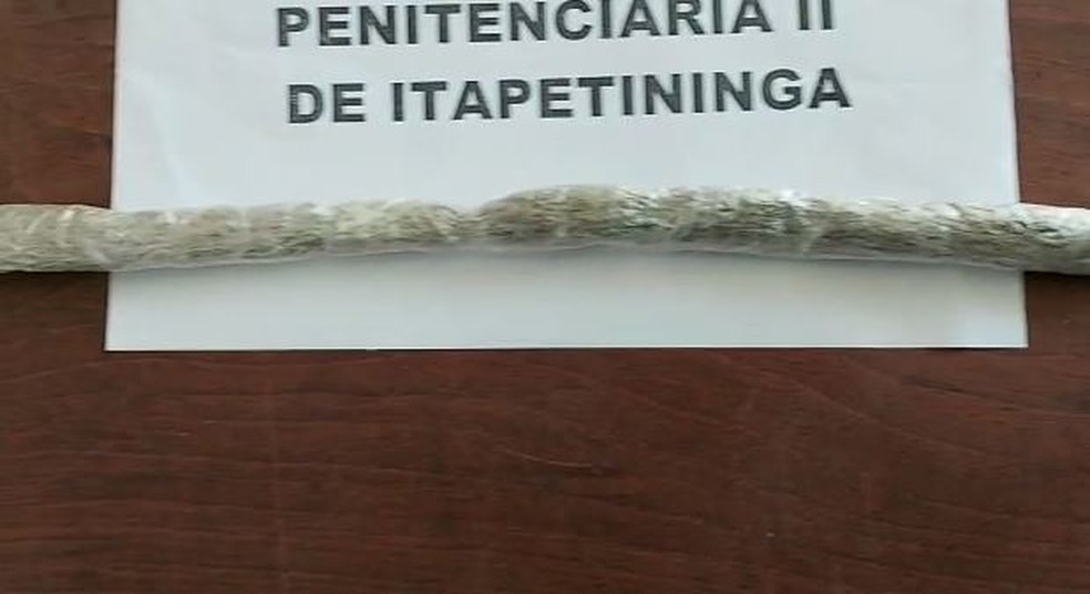 Mulher é detida ao tentar entrar em penitenciária de Itapetininga (SP) com drogas — Foto: Penitenciária de Itapetininga/Divulgação
