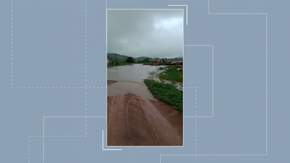 Estrada ficou alagada após fortes chuvas em Campo Novo — Foto: Reprodução/Rede Amazônica