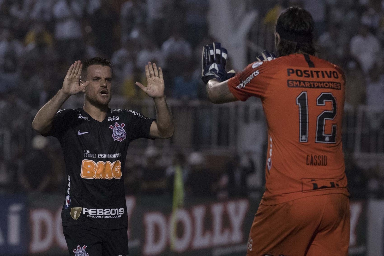 Quais são os líderes nas negociações com a diretoria em relação aos salários 