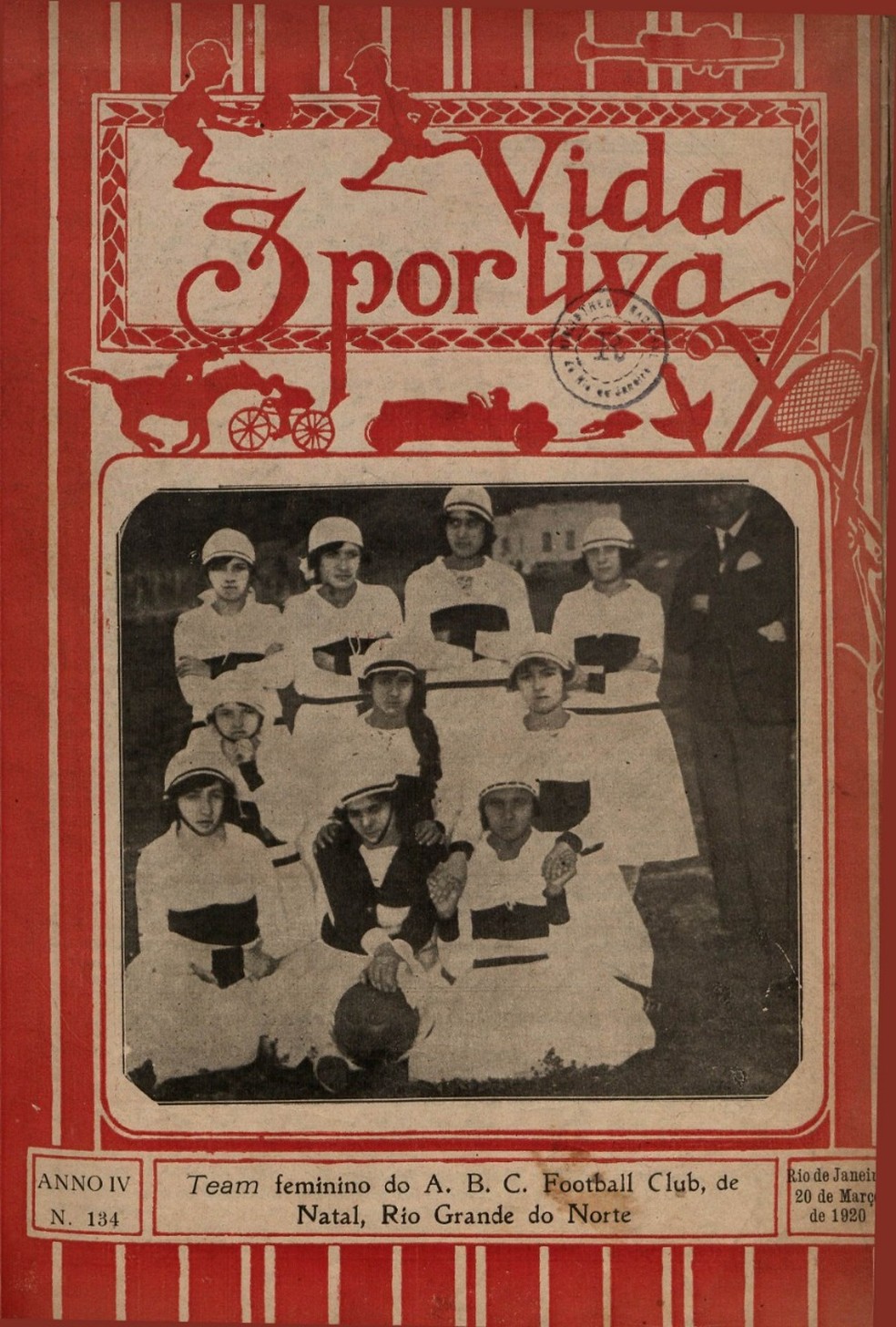 Revista Vida Sportiva de março de 1920 trouxe na capa uma foto da equipe feminina do ABC Football Club — Foto: Acervo Pessoal