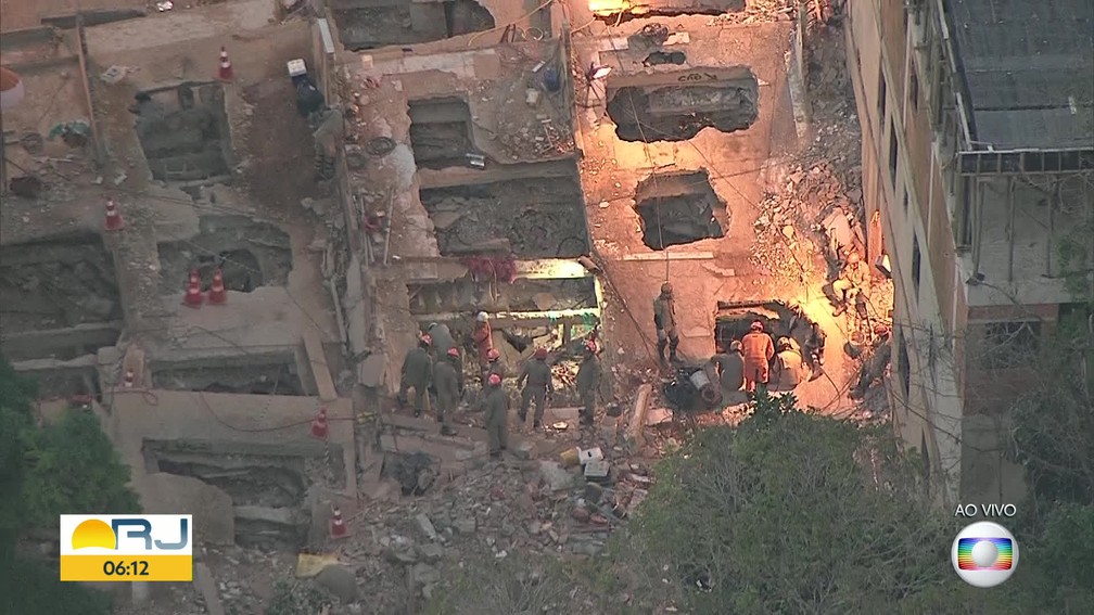 Bombeiros entram no sétimo dia de buscas por vítimas do desabamento na Muzema — Foto: Reprodução / Globocop