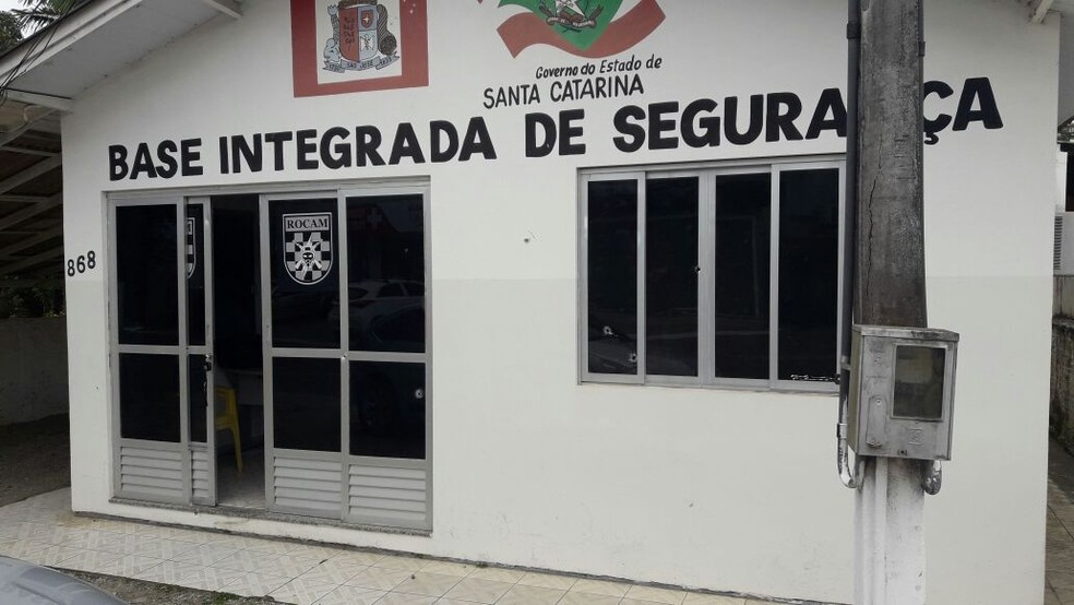 Base da PM na Col&ocirc;nia Santana, em S&atilde;o Jos&eacute;, foi alvo de tiros (Foto: Pol&iacute;cia Militar/Divulga&ccedil;&atilde;o)