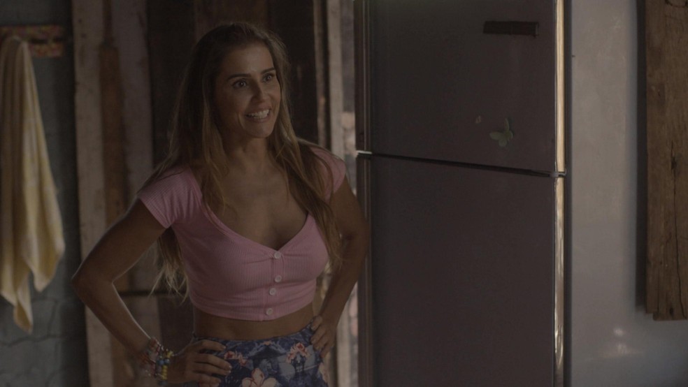 Karola mente que espera um filho de Beto/Miguel (Foto: TV Globo)