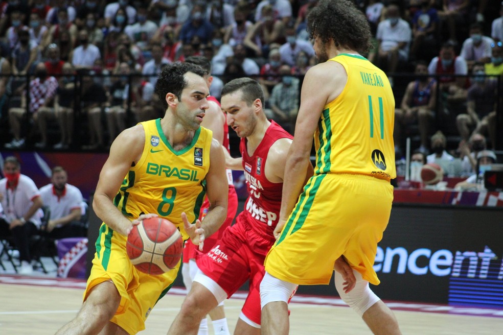 Benite teve participação importante na vitória brasileira — Foto: Divulgação/FIBA