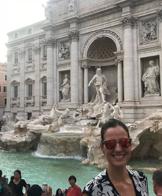 Luciana Cardoso visita a Fontana di Trevi (Foto: Reprodução/Instagram)