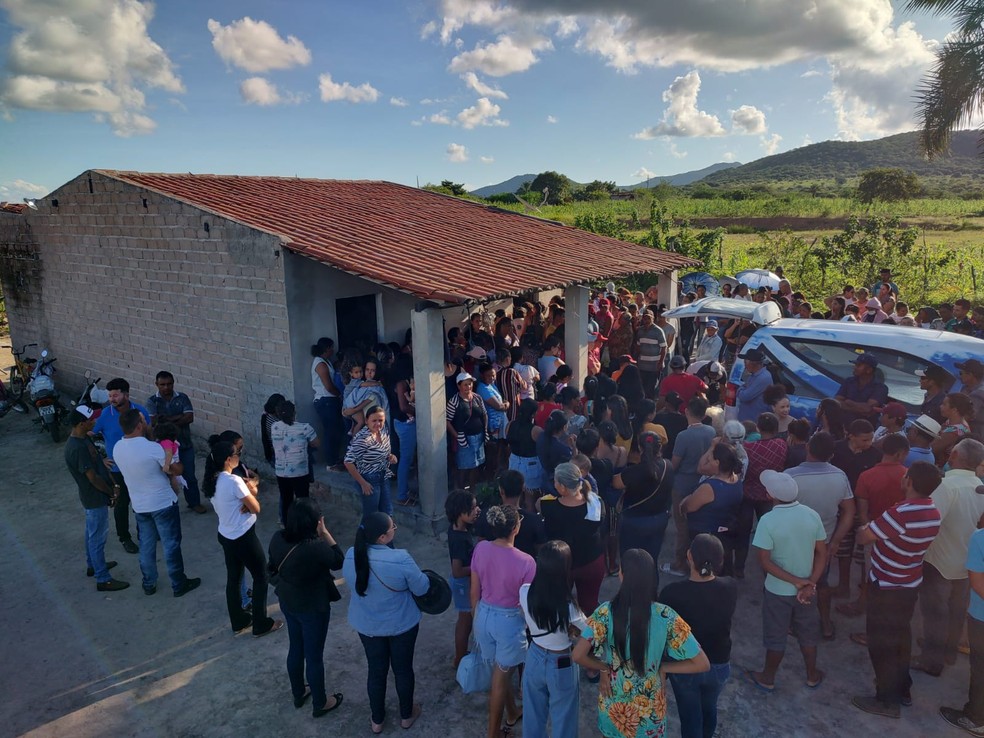 Irmãos foram velados no sítio da família — Foto: Erik Maia/g1