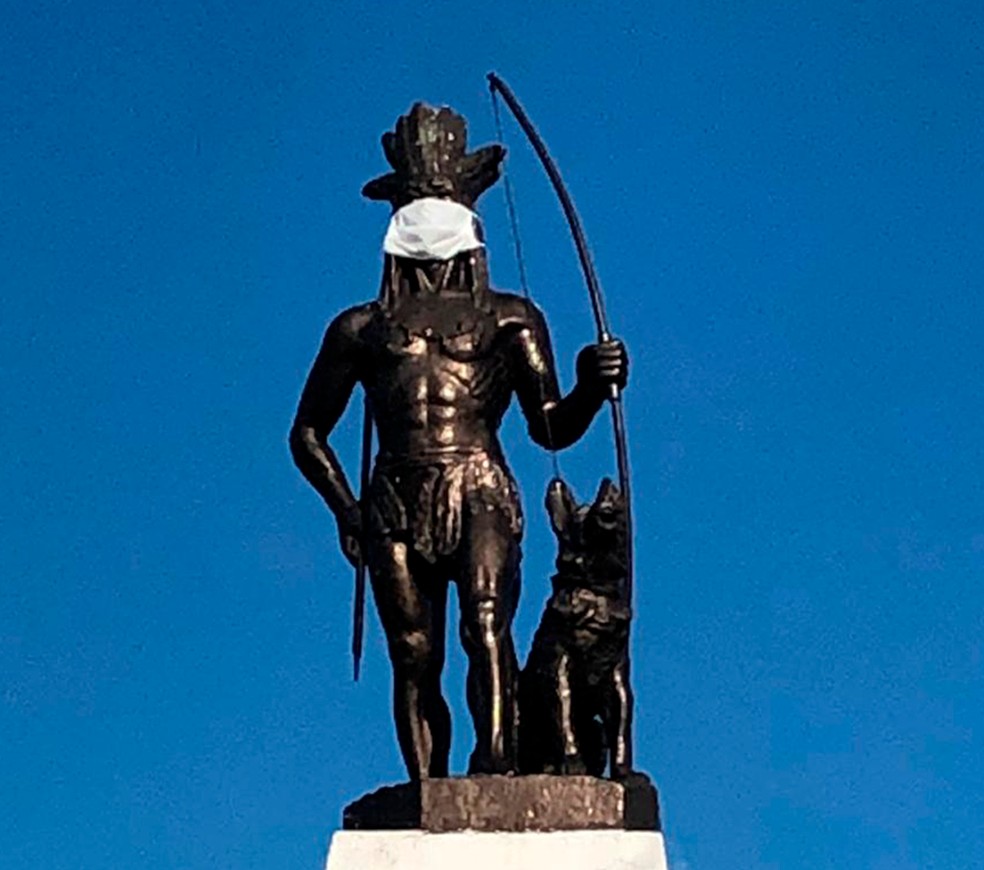 Estátua do Cacique Guairacá, na Avenida Manoel Ribas, em Guarapuava — Foto: Divulgação/Prefeitura de Guarapuava