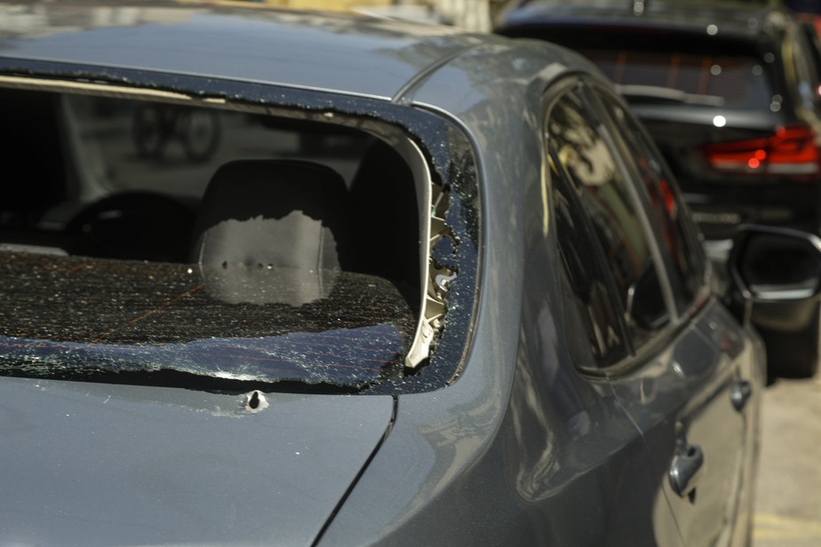 Toyota Corolla foi alvejado por policial militar durante blitz na Marechal Rondon