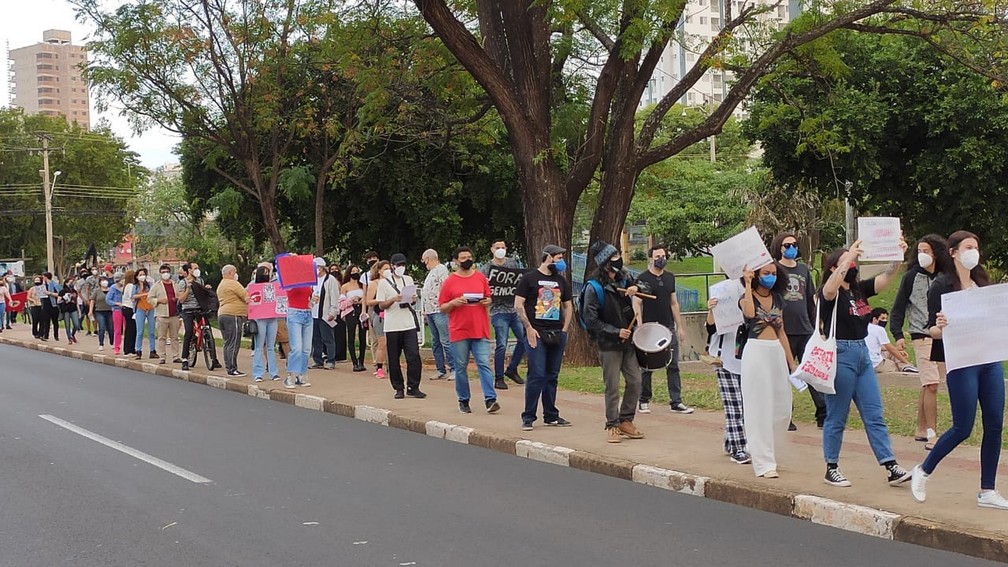 Manifestantes fizeram ato contra Jair Bolsonaro neste sábado (19) em Presidente Prudente (SP) — Foto: David de Tarso/TV Fronteira