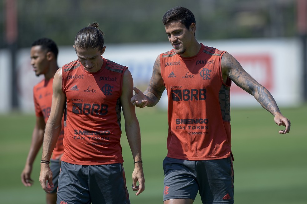 Filipe Luís e Pedro num treino do Flamengo — Foto: Marcelo Cortes / Flamengo