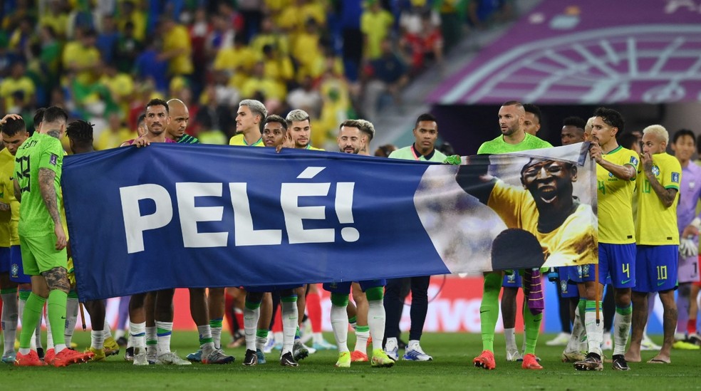 Homenagem dos jogadores da seleção brasileira a Pelé na Copa do Mundo — Foto: Reuters