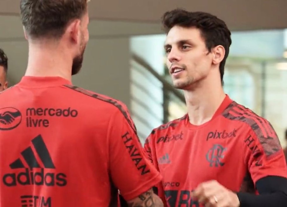 Rodrigo Caio se reapresenta ao Flamengo e inicia tratamento em joelho operado
