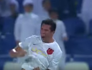 OFF - Ex-Fla, volante Cáceres garante vitória e liderança do Al Rayyan no Catar