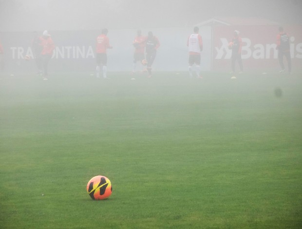 inter treino neblina (Foto: Tomás Hammes/Globoesporte.com)