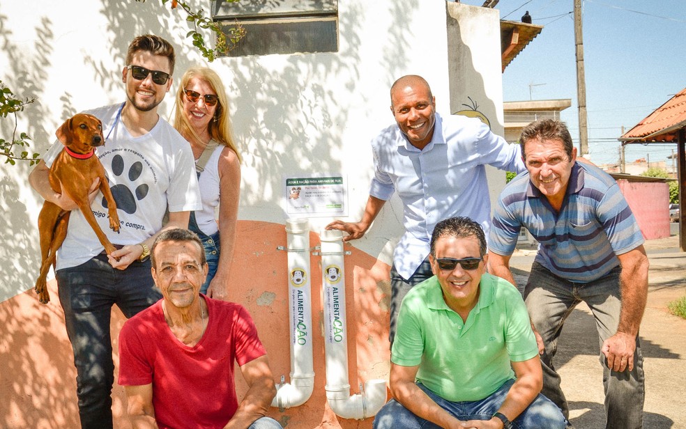 Voluntários e idealizadores após instalação de primeiro ponto do 