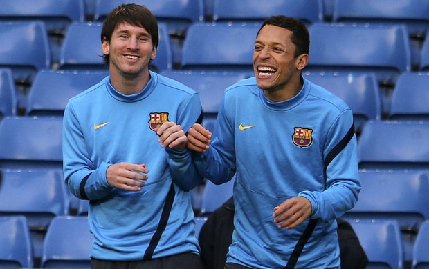 Messi e Adriano em treino do Barcelona (Foto: Reuters)