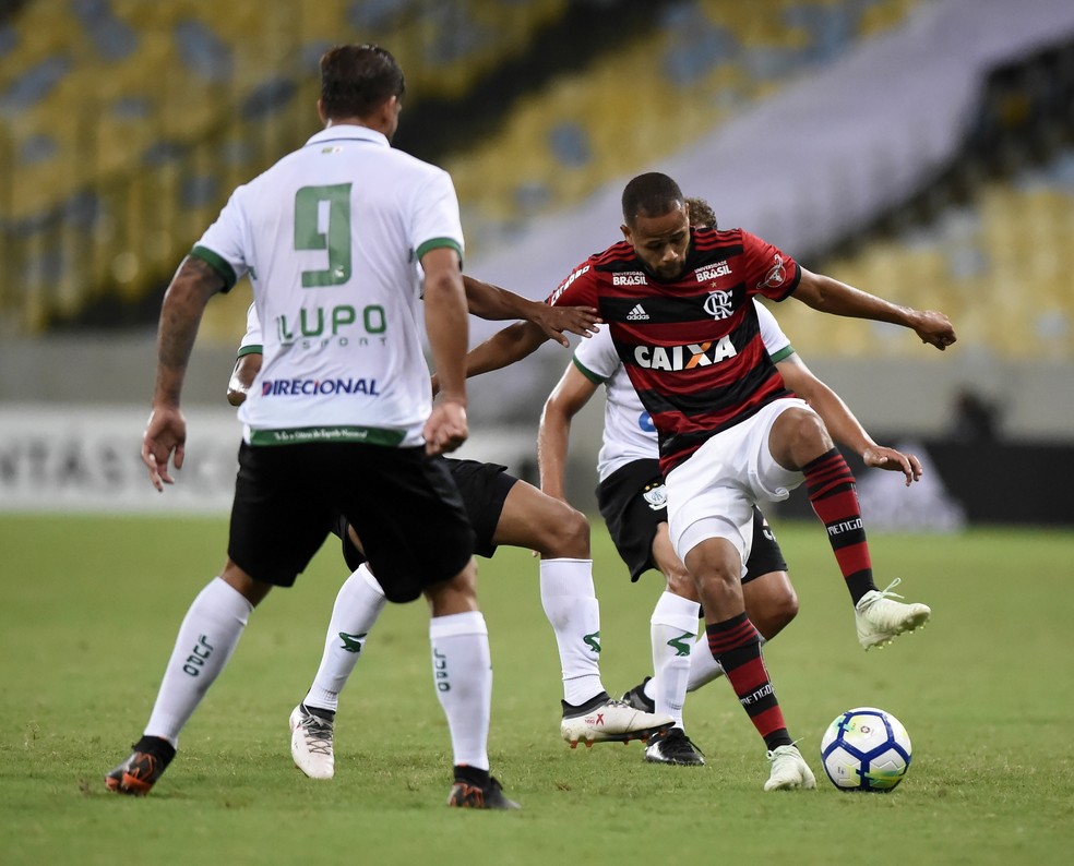 Geuv&acirc;nio em a&ccedil;&atilde;o contra o Am&eacute;rica-MG, uma das duas partidas que foi titular no Brasileiro &mdash; Foto: Andr&eacute; Dur&atilde;o/GloboEsporte.com