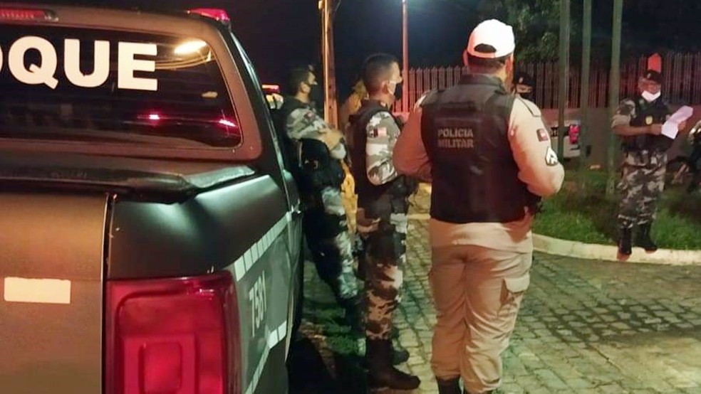 Policiais militares estavam realizando buscas em uma operação de rotina, conhecida como Nômade, quando recebeu denúncia de aglomeração em bar — Foto: Divulgação/Polícia Militar da Paraíba