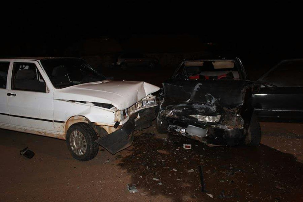 Colisão ocorreu na Avenida Prestes Maia, em Panorama (Foto: Ermenson Rodrigues/Blog Panorama Notícia/Cedida)