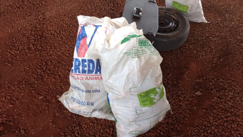 Produtos roubados na fazenda em Patrocínio foram recuperados (Foto: PRF/Divulgação)