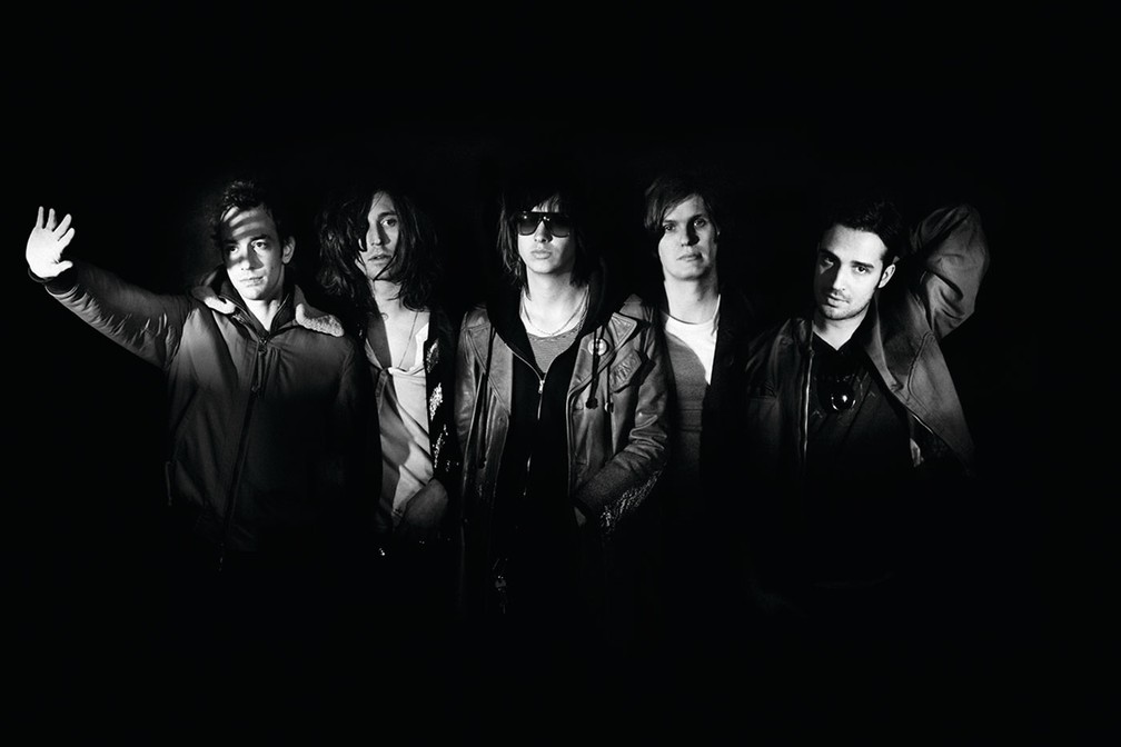 Os integrantes da banda The Strokes, a partir da esquerda: Albert Hammond Jr., Nick Valensi, Julian Casablancas, Nikolai Fraiture e Fabrizio Moretti — Foto: Divulgação