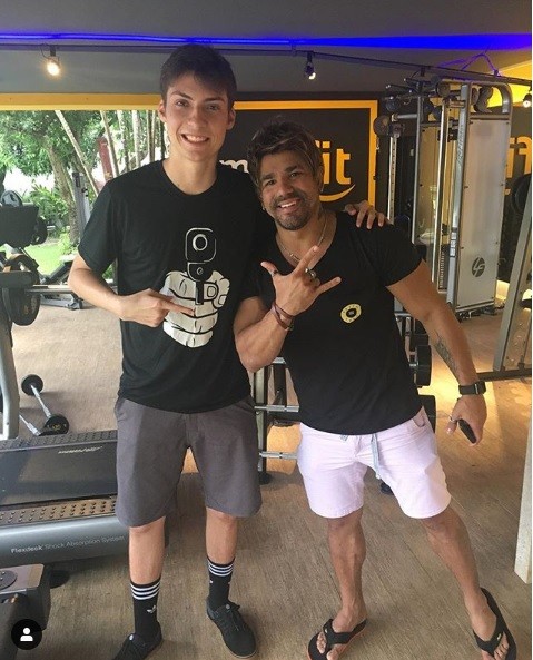 Renan Bolsonaro e o personal trainer (Foto: reprodução/instagram)