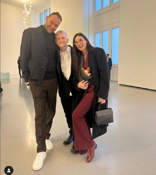 O chef suíço Daniel Humm e a atriz Demi Moore na companhia do artista plástico Roni Horn (Foto: Instagram)
