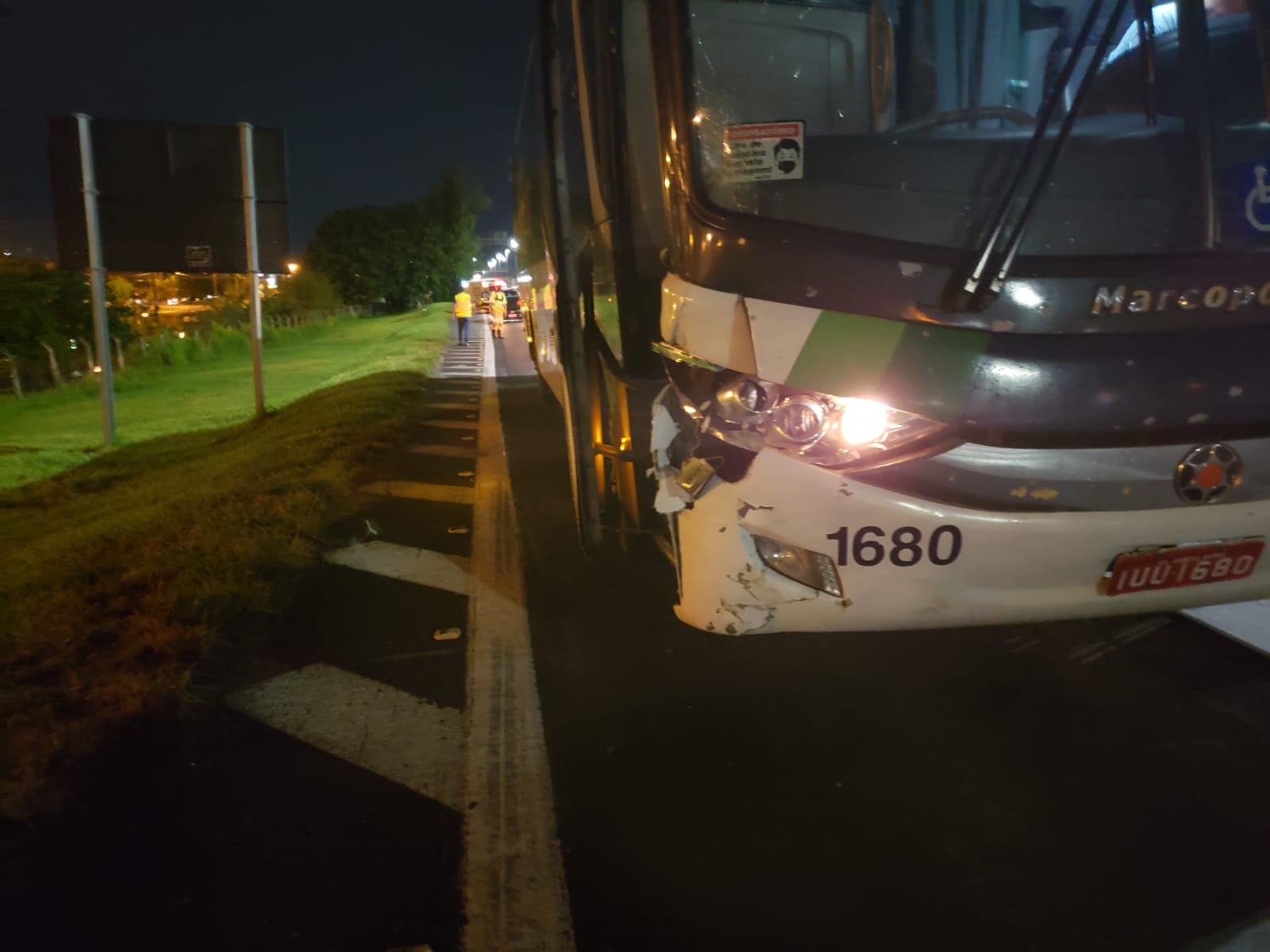 Homem morre atropelado por ônibus na freeway, em Porto Alegre