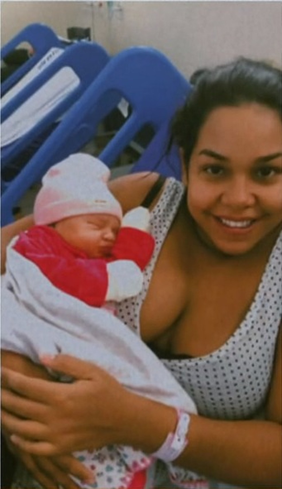 Ariel Mendes e Ana Cláudia após o parto — Foto: Reprodução/TV Globo