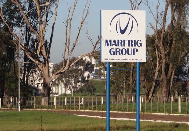 Entrada da fábrica da Marfrig em Alegrete, no Rio Grande do Sul (Foto: Reprodução/Twitter)