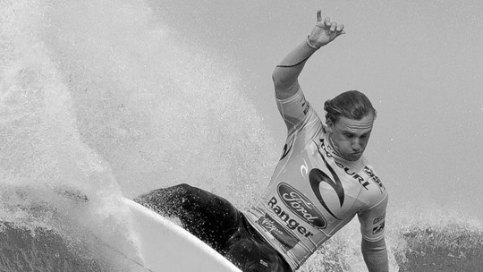 Ex-surfista Chris Davidson morre após briga em bar