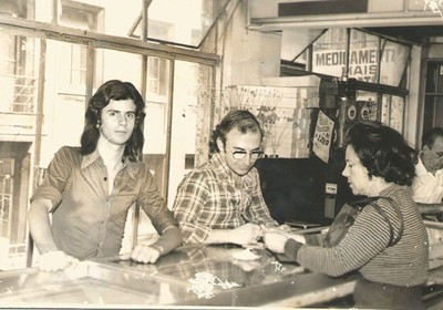 Wilson Giustino (à esquerda), na década de 70, quando era funcionário na loja de joias de seu primo (Foto: Acervo pessoal)
