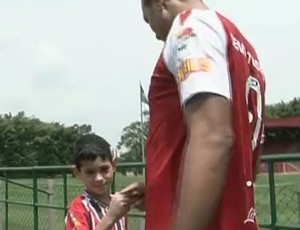 No Dia das Crianças, fãs conhecem Tardelli e Luis Fabiano