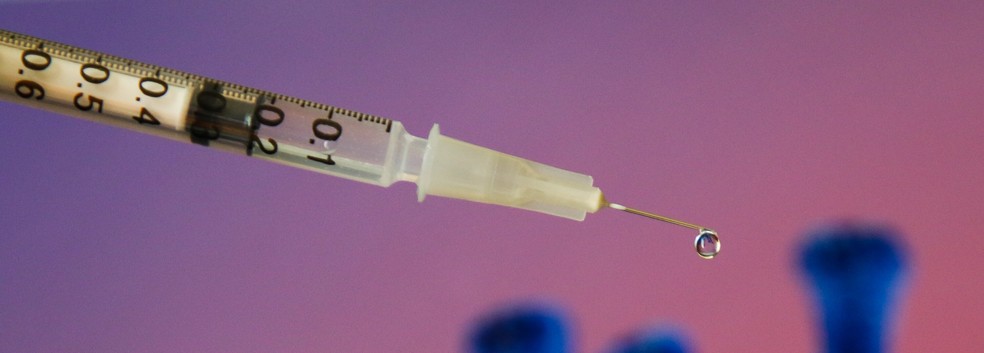Foto ilustrativa de seringa com vacina contra o coronavírus  — Foto: Andre Melo Andrade / Estadão Conteúdo