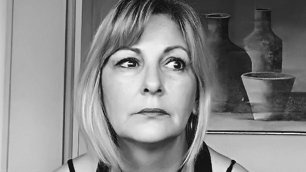 Depois de repreender um aluno de 15 anos, a professora Márcia Friggi foi agredida por ele e ficou com o rosto ensanguentado — Foto: Arquivo pessoal
