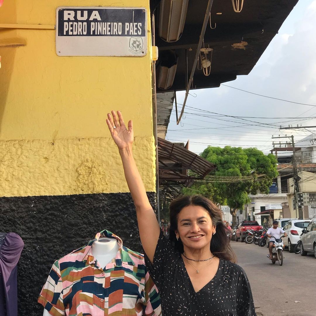 Em visita ao Pará, Dira Paes vai à cidade em que cresceu e mostra a rua que leva o nome de seu avô (Foto: Reprodução/Instagram)