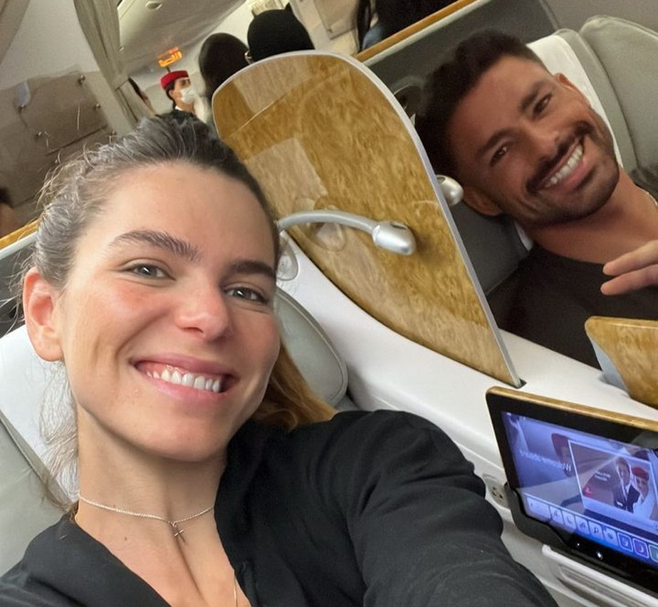 Mariana Goldfarb divide jornada de mais de 23 horas para chegar em destino com Cauã Reymond