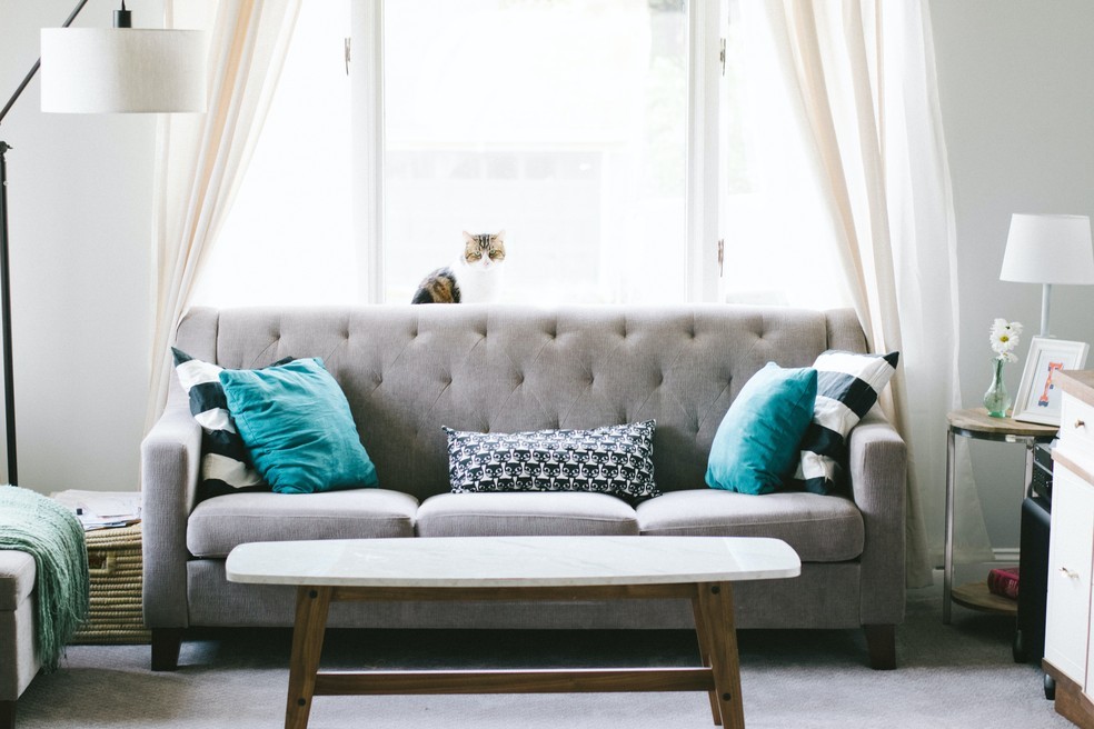 Confira modelos de sofás para você comprar (Foto: Unsplash / Nathan Fertig / CreativeCommons)