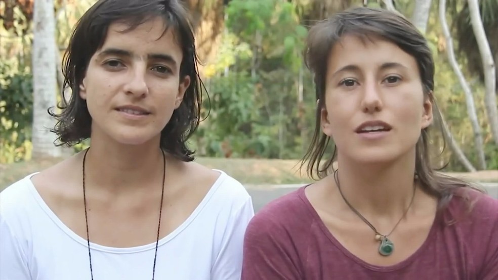 A agrônoma Isabela Ladeira (esquerda) e a engenheira Marília Cucolichio (direita) viajam pelo país para discutir a agroecologia (Foto: Ivanúcia Lopes/ Inter TV Cabugi)