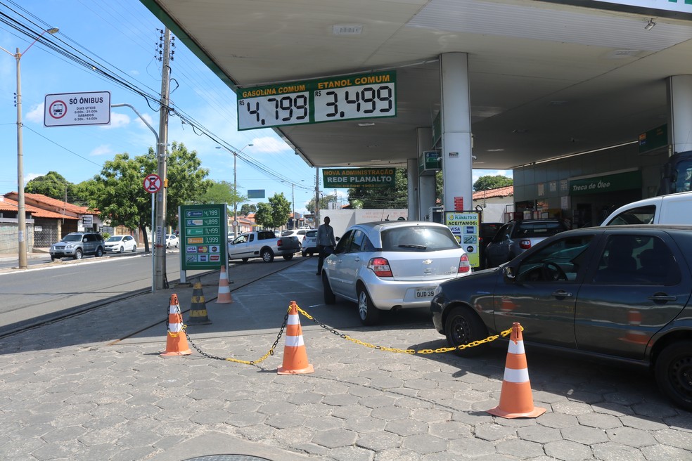 Preço da gasolina subiu nos postos após greve dos caminhoneiros (Foto: Lucas Marreiros/G1 PI)