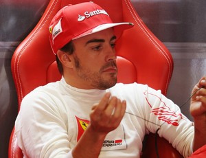 Fernando Alonso nos boxes da Ferrari no GP da Espanha (Foto: Getty Images)