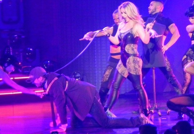 Britney Spears já recebeu o ex-namorado David Lucado durante a apresentação de 'Freakshow' (Foto: Instagram/ Reprodução)