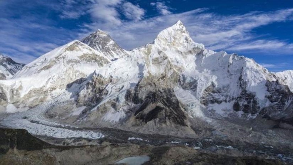 Everest: A maior parte dos corpos que apareceram estÃ¡ no glaciar de Khumbu â€” Foto: Frank Bienewald