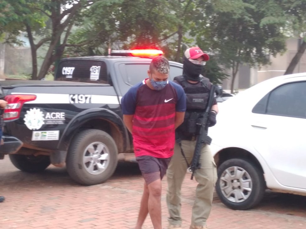 Uma pessoa foi presa em flagrante na operação da Polícia Civil desta quinta-feira (24) em Rio Branco — Foto: Lidson Almeida/Rede Amazônica
